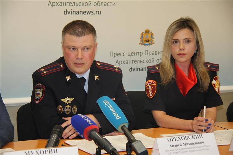 В Архангельске офицер Росгвардии приняла участие в пресс-конференции о правилах безопасности в летний период 
