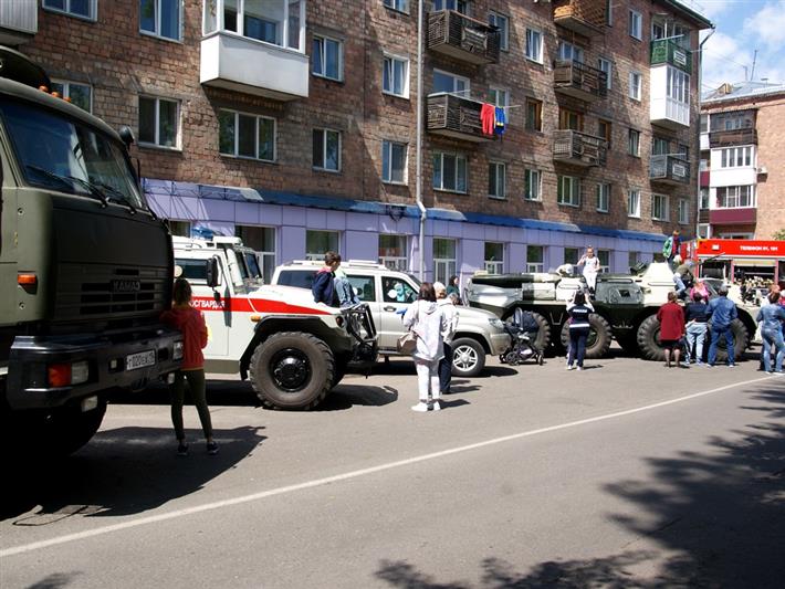 Росгвардейцы поздравили юных жителей Хакасии с праздником детства 