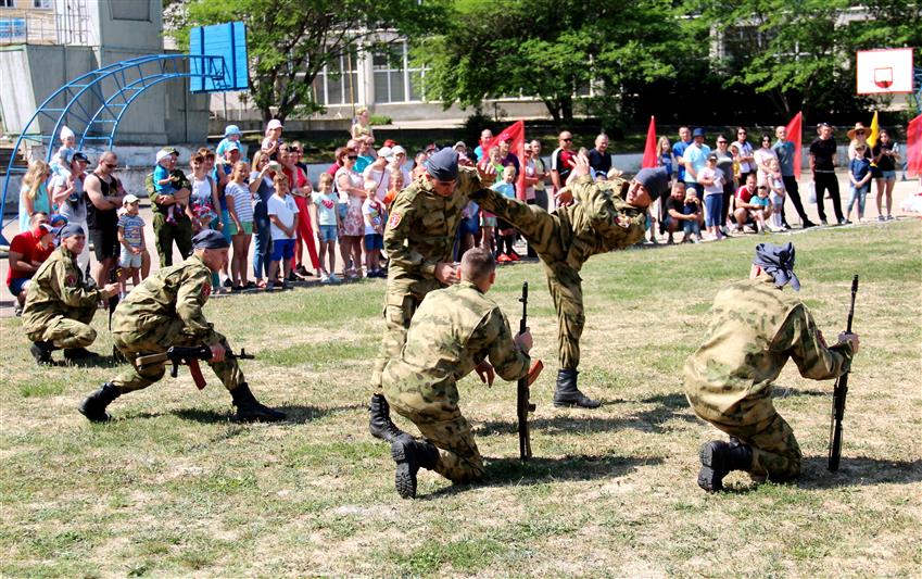 Росгвардия провела для юных севастопольцев праздник «Мама, папа, я – спортивная семья»