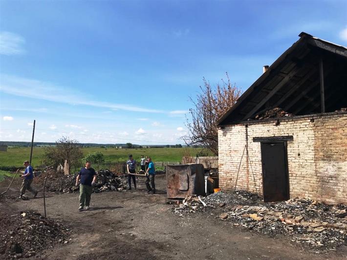 Росгвардейцы Зауралья оказали помощь матери погибшего воина правопорядка