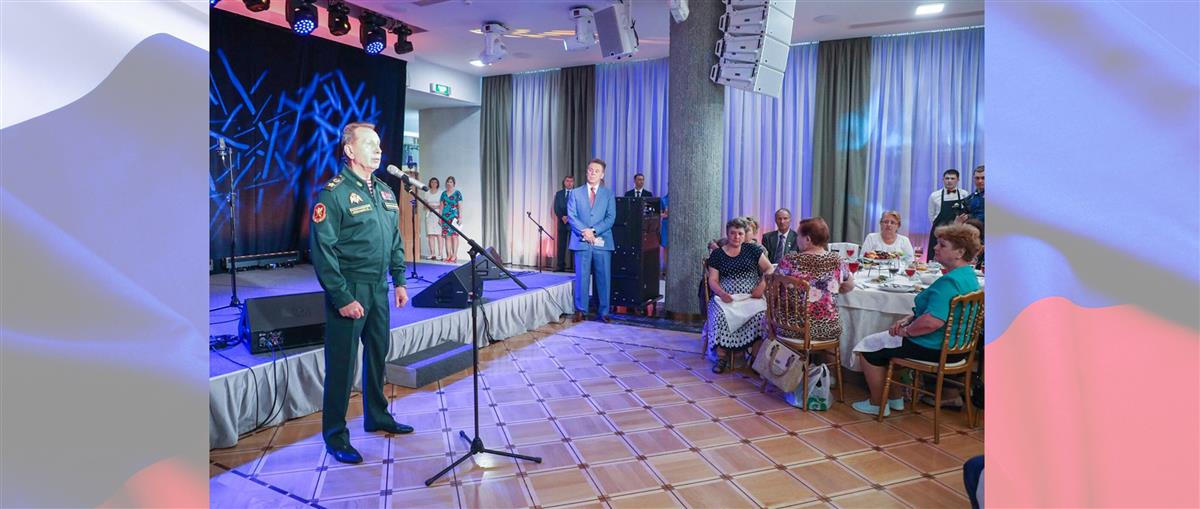 Генерал армии Виктор Золотов провел прием в Государственном Кремлёвском дворце для родственников сотрудников и военнослужащих Росгвардии, погибших при исполнении служебного долга