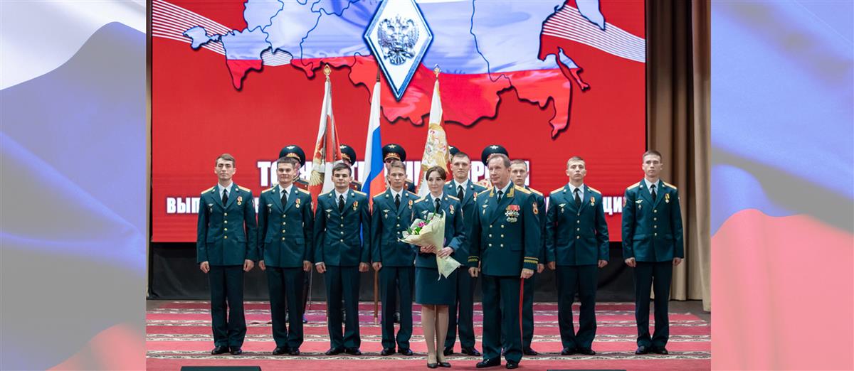 Директор Росгвардии генерал армии Виктор Золотов провел торжественный прием выпускников военных вузов
