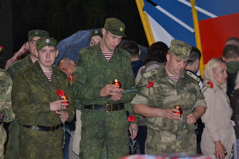 Сотрудники, военнослужащие и ветераны Управления Росгвардии по Иркутской области приняли участие во Всероссийской патриотической акции «Свеча памяти»