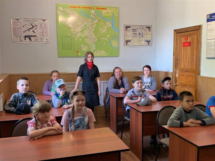 В Томской области сотрудники вневедомственной охраны проведи день открытых дверей для ребят с ограниченными возможностями здоровья