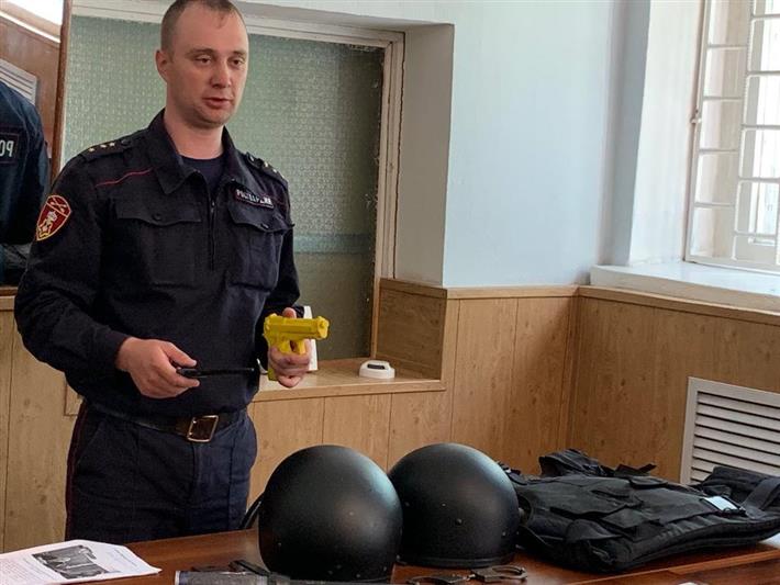 В Томской области сотрудники вневедомственной охраны проведи день открытых дверей для ребят с ограниченными возможностями здоровья