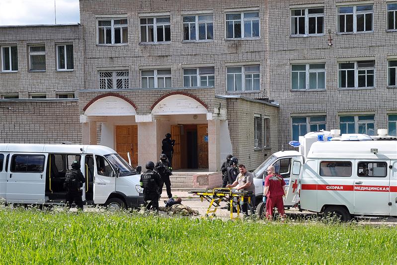 В Кирове сотрудники Росгвардии приняли участие в межведомственном учении антитеррористической направленности (видео)