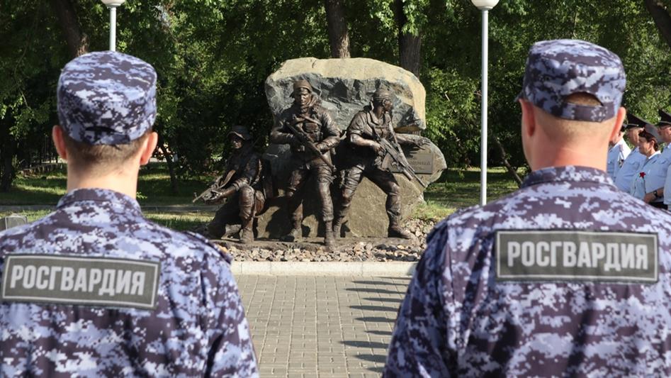 Красноярские росгвардейцы почтили память погибших защитников Отечества