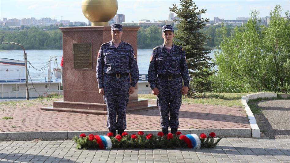 Красноярские росгвардейцы почтили память погибших защитников Отечества