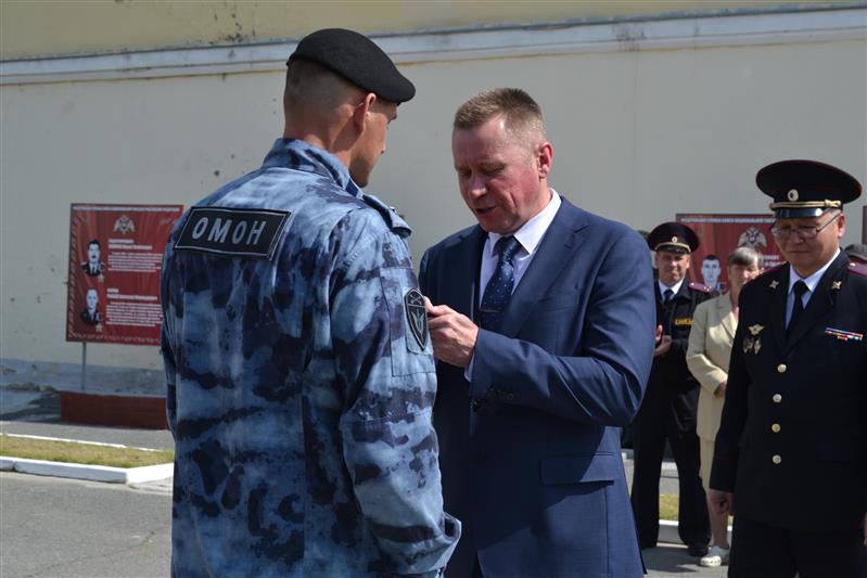 В Омске в торжественной обстановке состоялось вручение государственной награды сотруднику ОМОН