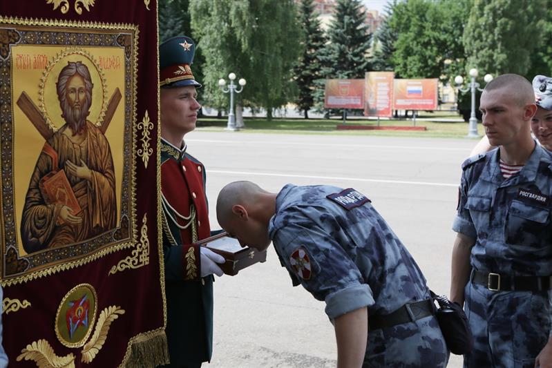 Главному храму Росгвардии передан ковчег с частицами мощей Андрея Первозванного, Георгия Победоносца и Спиридона Тримифунтского