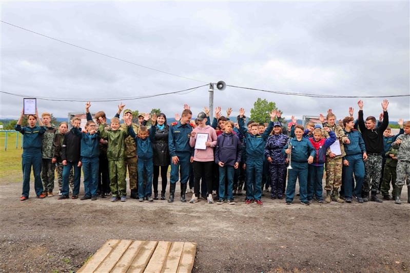 В рамках акции «Прокачай лето!» на Сахалине росгвардейцы провели военно-спортивные состязания для участников детского полевого лагеря