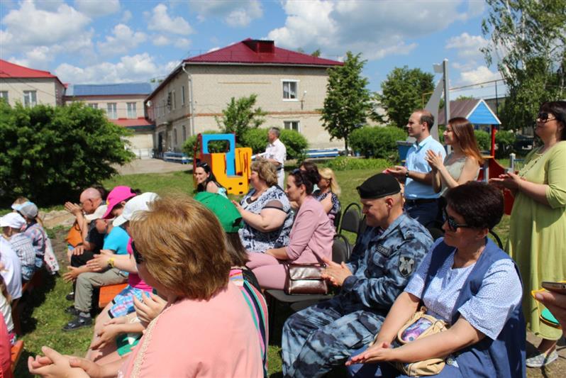 Офицеры ульяновского ОМОН поздравили воспитанников подшефного детского дома с Днем защиты детей