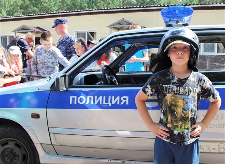 Сотрудники железногорского отдела вневедомственной охраны присоединились к акции «Каникулы с Росгвардией» 