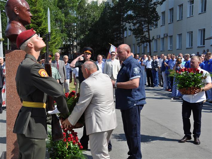 В Новосибирском военном институте имени генерала армии И.К. Яковлева состоялось торжественная встреча выпускников 