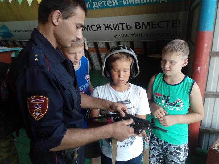 Иркутские росгвардейцы побывали в детском лагере «Интеллектуал» в Шелеховском районе 