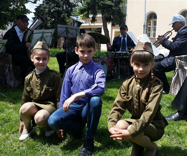 Семья военнослужащего Северо - Кавказского округа Росгвардии принимает участие в региональном конкурсе многодетных семей