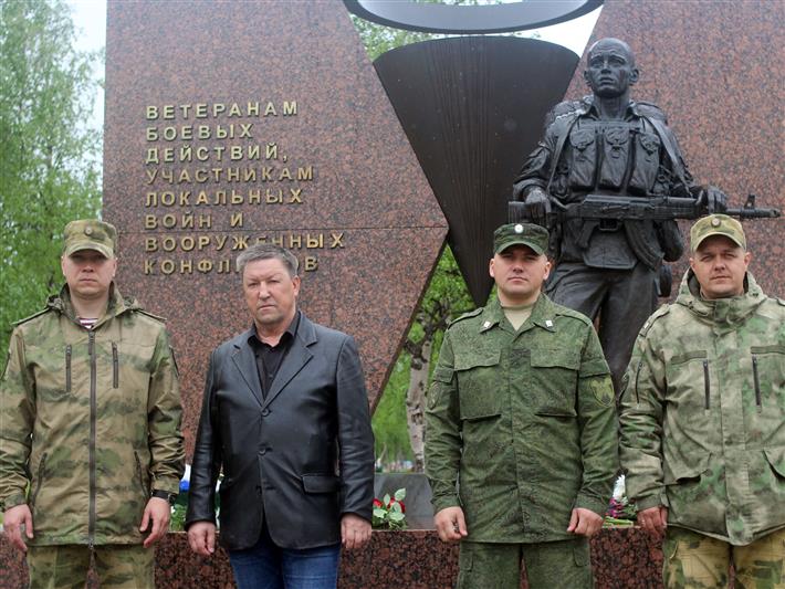 В Нарьян-Маре военнослужащие Росгвардии приняли участие в мероприятии, посвященном Дню ветеранов боевых действий