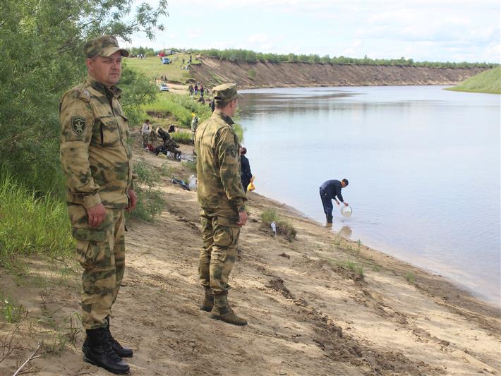 В Нарьян-Маре росгвардейцы приняли участие в охране общественного порядка во время празднования Дня рыбака
