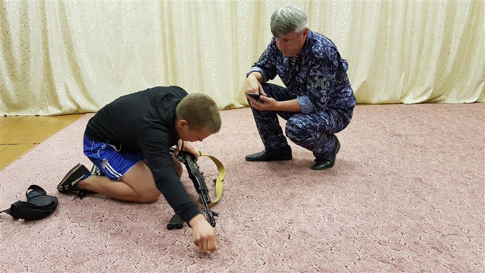 Ивановские росгвардейцы оказали подшефным школьникам помощь в подготовке к военно-спортивной спартакиаде