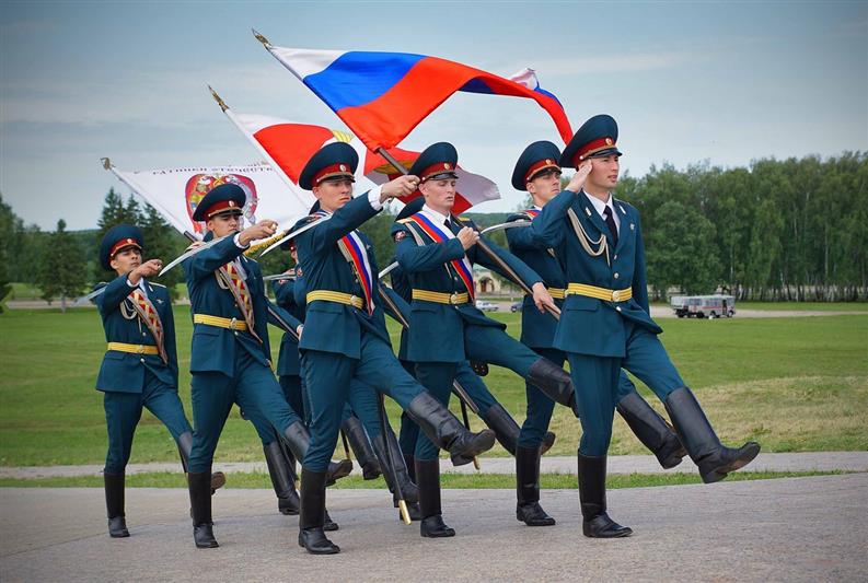 Дети сотрудников и военнослужащих Центрального округа Росгвардии проводят лето в «Артеке» и военно-историческом лагере «Бородино-2019» (фото)