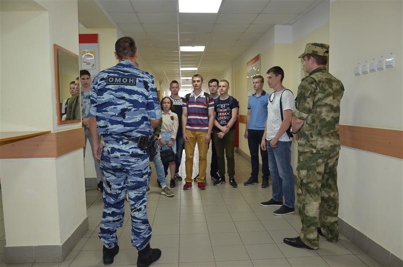 Тамбовские студенты-юристы проходят практику в Росгвардии