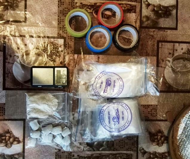 Бойцы череповецкого ОМОН совместно с полицейскими пресекли попытку распространения синтетических наркотиков