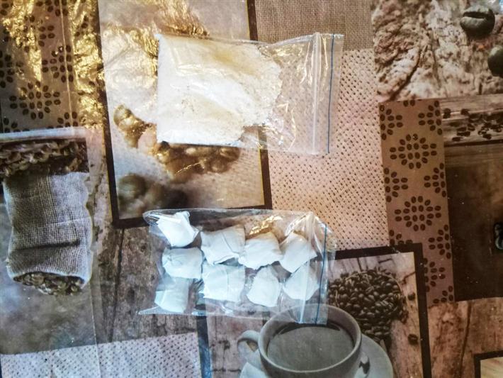 Бойцы череповецкого ОМОН совместно с полицейскими пресекли попытку распространения синтетических наркотиков