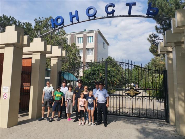 Самолет Росгвардии доставил третью группу детей из пострадавших от наводнения районов иркутской области в санатории Краснодарского края