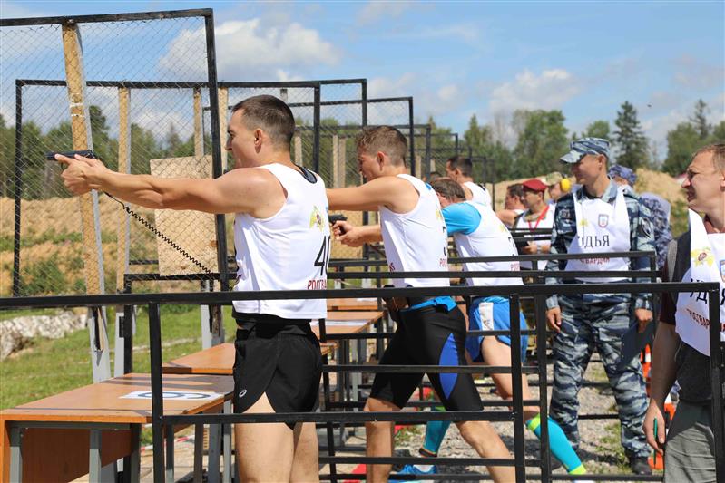 В Екатеринбурге стартовал чемпионат Росгвардии по служебному биатлону и легкоатлетическому кроссу (видео)