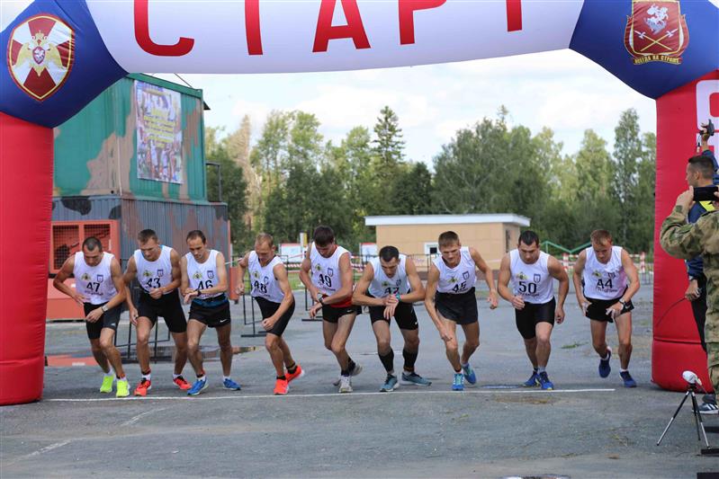 В Екатеринбурге стартовал чемпионат Росгвардии по служебному биатлону и легкоатлетическому кроссу (видео)