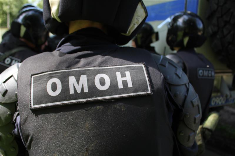 Сотрудники калининградского ОМОН оказали содействие полицейским в задержании подозреваемых в незаконной добыче янтаря-сырца 