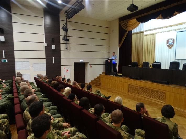 В Нижнем Новгороде состоялась встреча военнослужащих Росгвардии с представителем ГИБДД МВД Нижегородской области