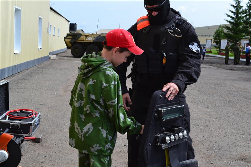 В рамках акции «Прокачай лето» омские росгвардейцы провели спортивные состязания для кадетов и юнармейцев