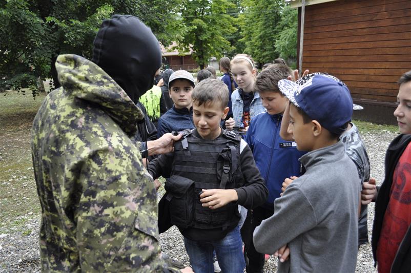 В Адыгее сотрудники ОМОН присоединились к всероссийской акции «Каникулы с Росгвардией»