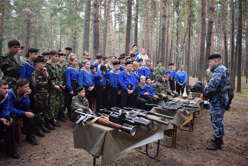 В детском оздоровительном центре  города Новосибирска Урок мужества провели сотрудники ОМОН Росгвардии 