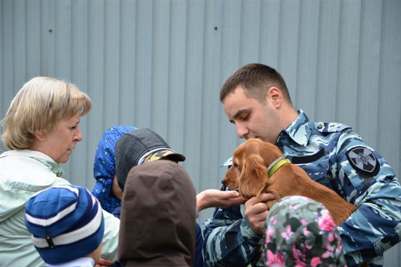 Юные екатеринбуржцы побывали на базе ОМОН