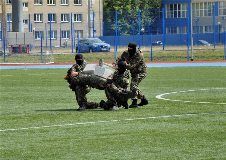 Бойцы смоленского ОМОН приняли участие в открытии финала Всероссийской Спартакиады допризывной молодежи 