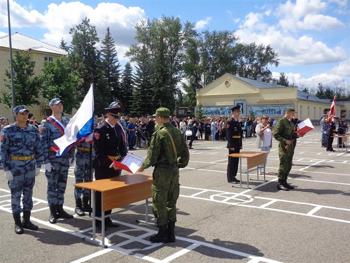 Московское соединение по охране общественного порядка Центрального округа Росгвардии пополнилось новобранцами (фото, видео)