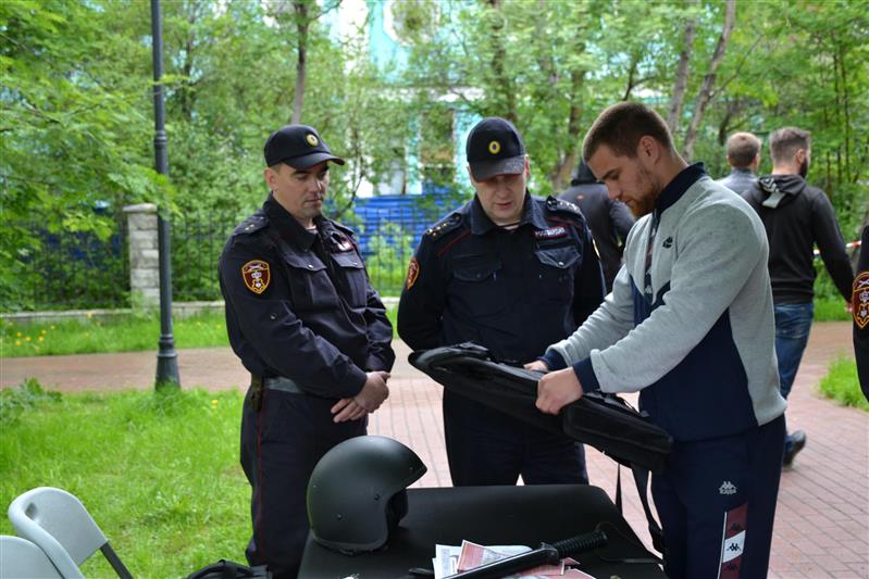 Росгвардейцы Северо-Запада приняли участие в обеспечения правопорядка в период празднования Дня молодежи