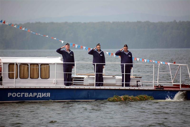 Моряки Уральского округа Росгвардии отметили день Военно-морского флота