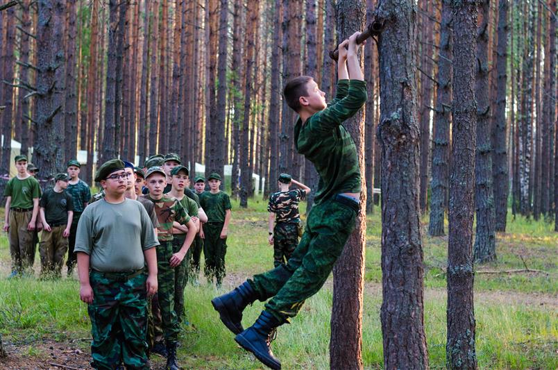 Офицеры СОБР «Булат» провели занятия в детском военно-патриотическом лагере во Владимирской области