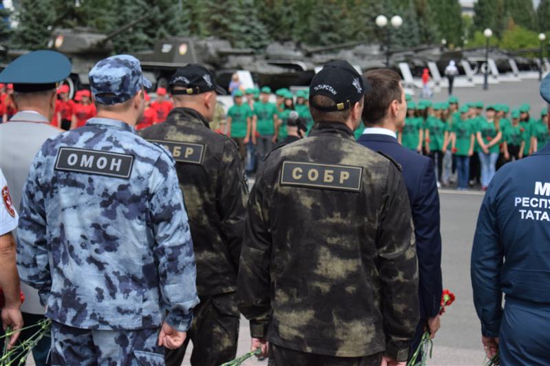 В Казани сотрудники Росгвардии приняли участие в торжественном открытии смены детского лагеря «Аврора – юный спецназовец» 