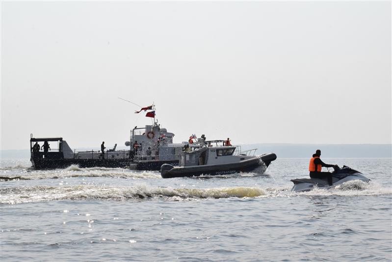 Военнослужащих взвода катеров казанского специального моторизованного полка поздравили с наступающим Днем ВМФ