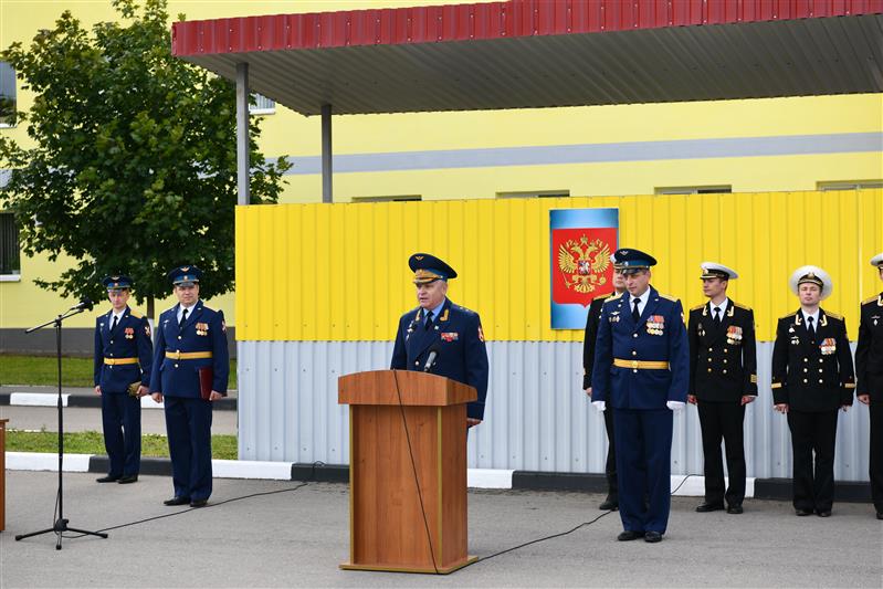 Смешанному авиационному полку Росгвардии вручили Боевое знамя 