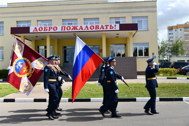 Смешанному авиационному полку Росгвардии вручили Боевое знамя 