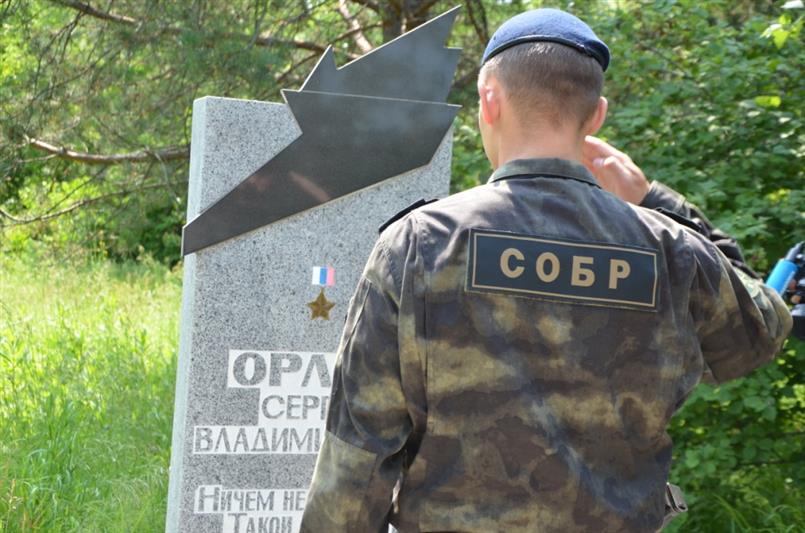 Хабаровские росгвардейцы почтили память сослуживца, погибшего при исполнении служебного долга
