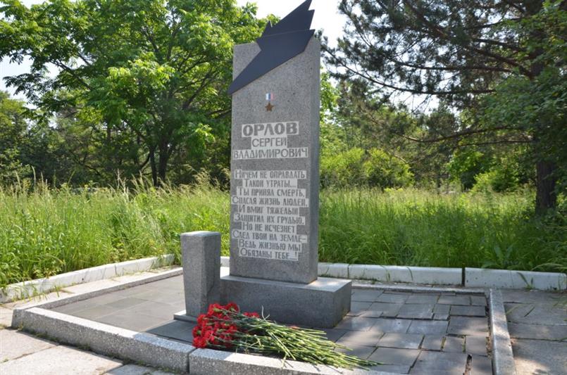 Хабаровские росгвардейцы почтили память сослуживца, погибшего при исполнении служебного долга
