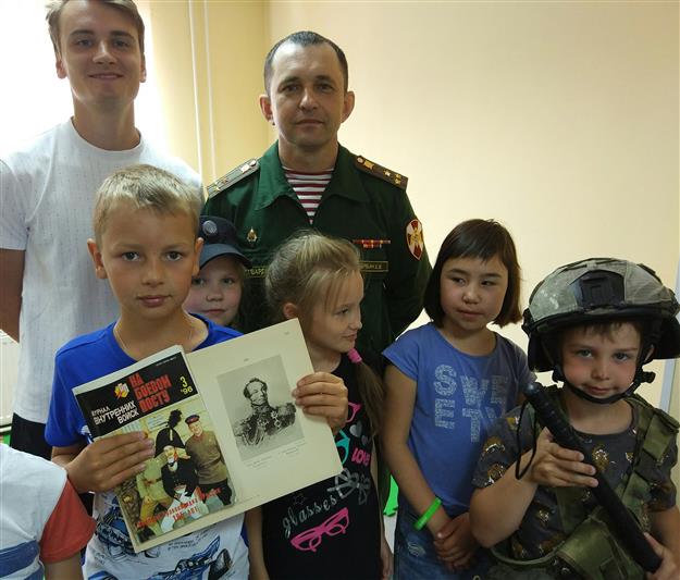 Росгвардейцы провели акцию «Знаем Комаровского» для юных петрозаводчан 