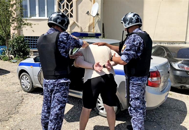 Крымские росгвардейцы задержали подозреваемого в преступлении, находившегося в розыске