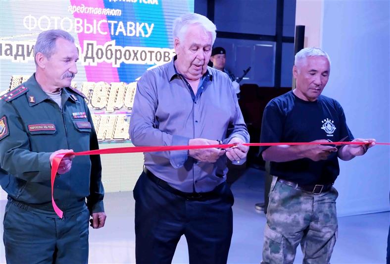 В Якутии в историческом парке «Россия-Моя История» открылась фотовыставка, посвященная Герою России Александру Рыжикову
